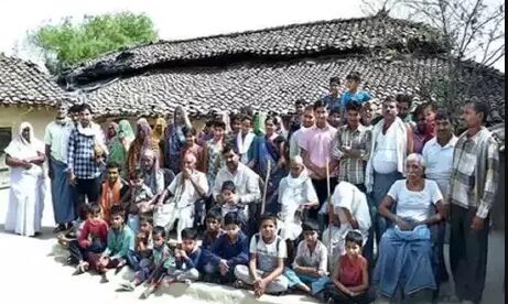 इलाहाबाद का सबसे बड़ा परिवार डालने जाएगा वोट, 66 लोग इस बार वोट डालेंगे इकठ्ठे वोट इलाहाबाद का सबसे बड़ा परिवार डालने जाएगा वोट, 66 लोग इस बार वोट डालेंगे इकठ्ठे वोट