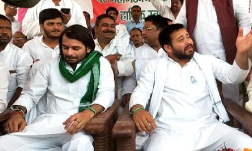 तेजप्रताप ने तेजस्वी के साथ की चुनावी सभा, लेकिन तेजप्रताप की बात से मचा हडकम्प तेजप्रताप ने तेजस्वी के साथ की चुनावी सभा, लेकिन तेजप्रताप की बात से मचा हडकम्प