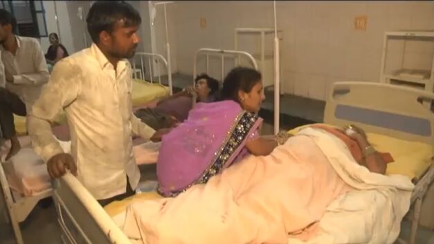 मुरादाबाद में एक्सीडेंट में छह की मौत, ख़ुशी के दौरान मचा हाहाकार मुरादाबाद में एक्सीडेंट में छह की मौत, ख़ुशी के दौरान मचा हाहाकार