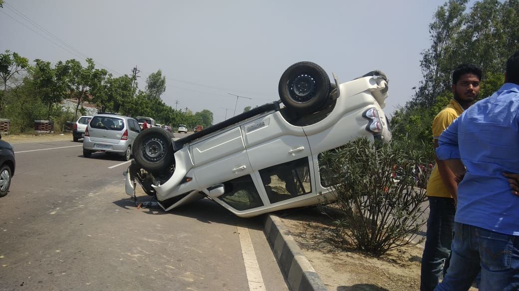 रायबरेली से कांग्रेस की विधायक अदिति सिंह पर जानलेवा हमला या एक्सीडेंट, काफिले की तीन गाड़ियाँ पलटी रायबरेली से कांग्रेस की विधायक अदिति सिंह पर जानलेवा हमला या एक्सीडेंट, काफिले की तीन गाड़ियाँ पलटी