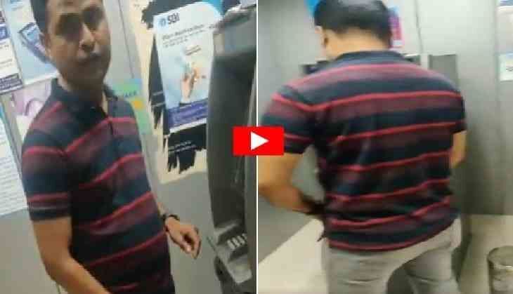मुंबई के एक ATM में युवक ने दिखाया प्राइवेट पार्ट, लड़की ने बनाया वीडियो, और फिर...