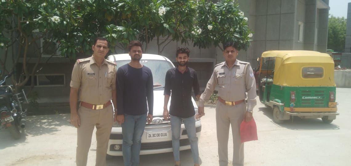 नोएडा पुलिस ने दो शातिर वाहन चोर किए गिरफ्तार, कब्जे से एक कार बरामद नोएडा पुलिस ने दो शातिर वाहन चोर किए गिरफ्तार, कब्जे से एक कार बरामद