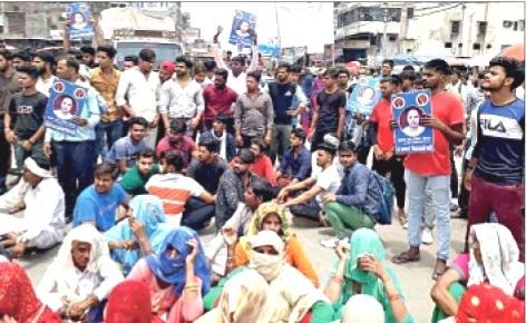 दादरी कोतवाली में पुलिस की सूझबूझ से नाकाम हुयी आत्मदाह का कौशिश दादरी कोतवाली में पुलिस की सूझबूझ से नाकाम हुयी आत्मदाह का कौशिश