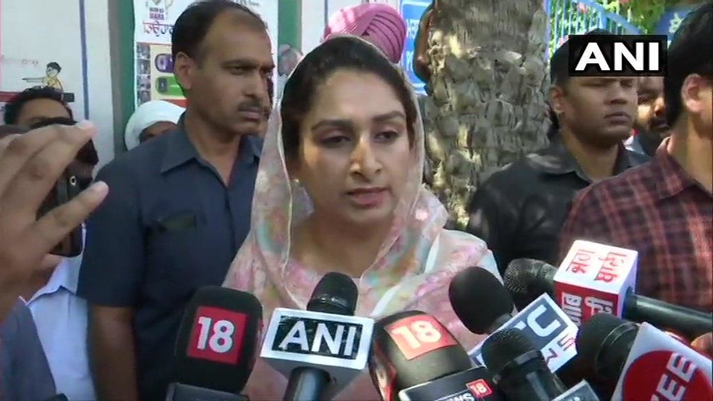 पंजाब में कांग्रेस कार्यकर्ताओं और अकाली दल के कार्यकर्ताओं के बीच हिंसक झड़प, एक की मौत पंजाब में कांग्रेस कार्यकर्ताओं और अकाली दल के कार्यकर्ताओं के बीच हिंसक झड़प, एक की मौत