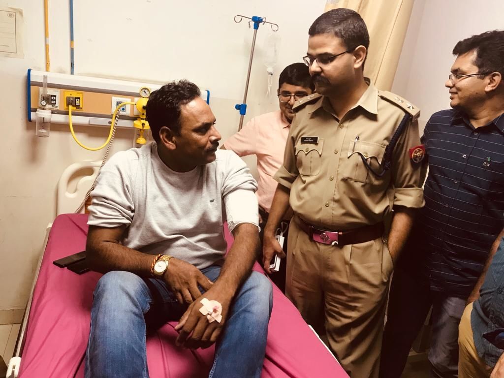 Police encounter in Noida: पुलिस मुठभेड़ में तीन बदमाश गिरफ्तार एक सब इंस्पेक्टर घायल Police encounter in Noida: पुलिस मुठभेड़ में तीन बदमाश गिरफ्तार एक सब इंस्पेक्टर घायल