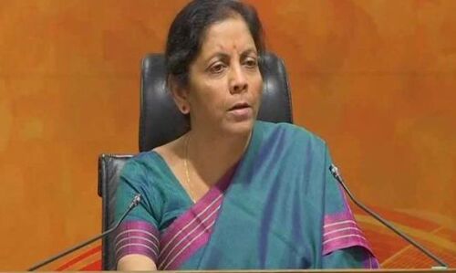 वित्त मंत्री को विचित्र मंत्री कहकर रवीश कुमार ने मचाई खलबली!