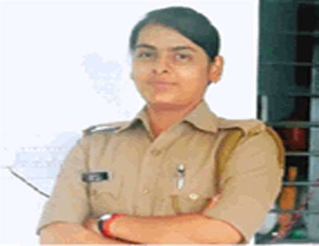 महिला पुलिसकर्मी नीतू के आत्महत्या मामले में तत्कालीन एसपी एस आनंद समेत आठ लोंगों के खिलाफ केस दर्ज