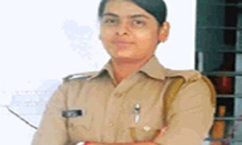 महिला पुलिसकर्मी नीतू के आत्महत्या मामले में तत्कालीन एसपी एस आनंद समेत आठ लोंगों के खिलाफ केस दर्ज