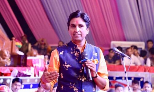 इस गरमी में कहाँ और क्यूँ जा रहा हूँ ? ऐसे निपट ग्रामीण अँचल में मुझे कौन सुनने आएगा भला ? लेकिन हजारों की संख्या में श्रोता देख! इस गरमी में कहाँ और क्यूँ जा रहा हूँ ? ऐसे निपट ग्रामीण अँचल में मुझे कौन सुनने आएगा भला ? लेकिन हजारों की संख्या में श्रोता देख!