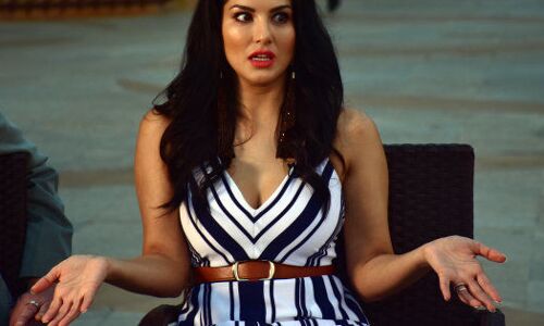 सनी लियोनी की इस तस्वीर ने मचाया बवाल सनी लियोनी की इस तस्वीर ने मचाया बवाल