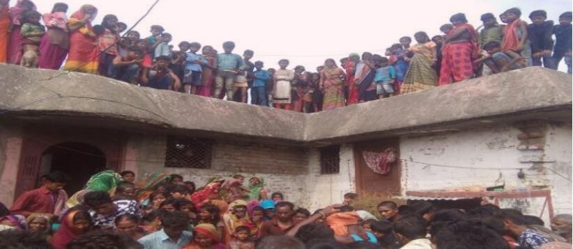 पुलिस के सामने ही इस बेदर्दी ने काट डाले अपने मासूम और लगा ली फांसी! पुलिस के सामने ही इस बेदर्दी ने काट डाले अपने मासूम और लगा ली फांसी!