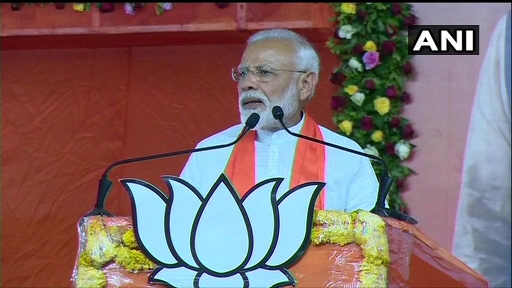 LIVE: पीएम ने सूरत हादसे पर जताया दुख, बोले- कई परिवारों के दीप बुझ गए, जितना भी दुख जताया जाए कम है