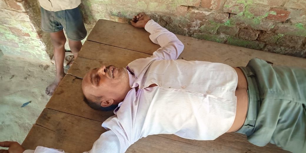 दिन रात बेटियो को लेकर ताने मारने वाला पिता अब सब कुछ लुटाने के बाद बदहवास है दिन रात बेटियो को लेकर ताने मारने वाला पिता अब सब कुछ लुटाने के बाद बदहवास है