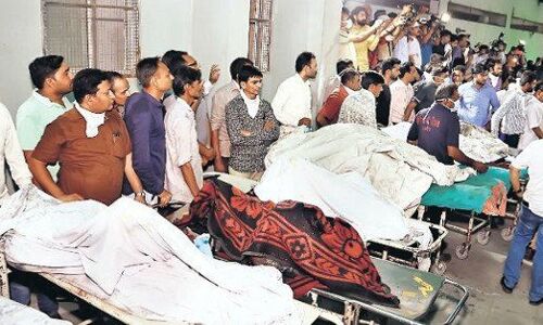 सूरत में हुए हादसे के बहाने जानिए सीरत अपनी, 21 बच्चे हमेशा के लिए सो गए फिर भी हम नहीं जागेंगे, हैं ना! सूरत में हुए हादसे के बहाने जानिए सीरत अपनी, 21 बच्चे हमेशा के लिए सो गए फिर भी हम नहीं जागेंगे, हैं ना!