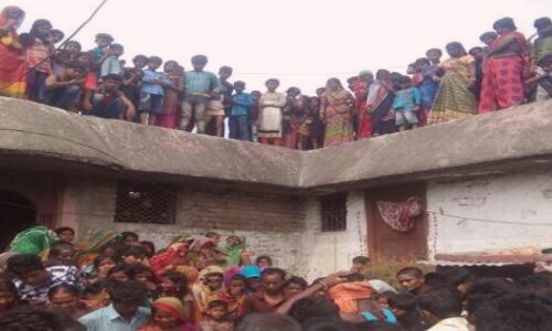 पुलिस के सामने ही इस बेदर्दी ने काट डाले अपने मासूम और लगा ली फांसी! पुलिस के सामने ही इस बेदर्दी ने काट डाले अपने मासूम और लगा ली फांसी!