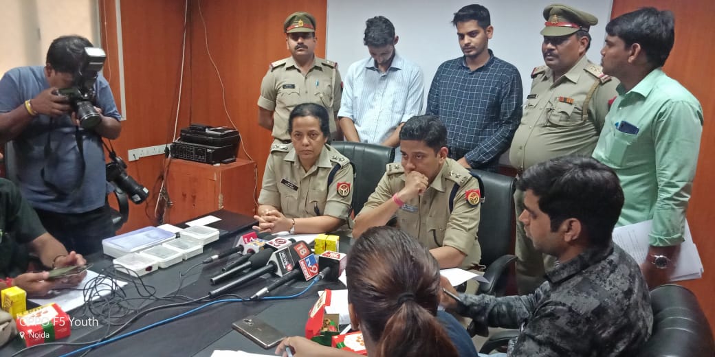 फर्जी क्रेडिट कार्ड से धोखाधड़ी करने वाले दो छात्रों को पुलिस ने किया गिरफ्तार