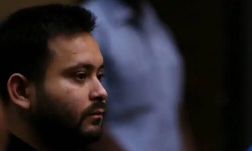 करारी हार के बाद JDU में उठी मांग, RJD नेता बोले- इस्तीफा दें तेजस्वी करारी हार के बाद JDU में उठी मांग, RJD नेता बोले- इस्तीफा दें तेजस्वी