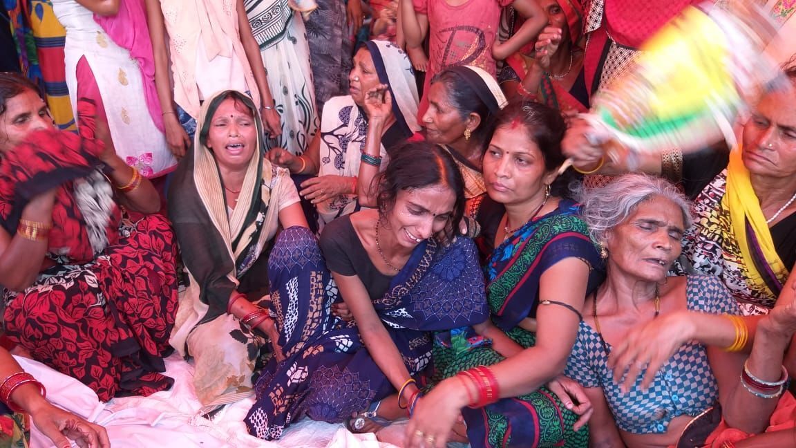 ....और रेवड़ी की तरह बंटती रही लाशें, मौत का आंकड़ा पहुचा 24 इलाके में दहशत ....और रेवड़ी की तरह बंटती रही लाशें, मौत का आंकड़ा पहुचा 24 इलाके में दहशत