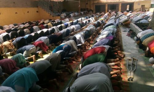 अलविदा जुम्मे की नमाज अदाकर की अमन की दुआ