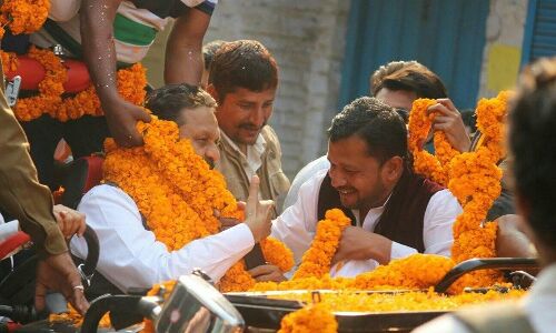 सांसद अफजाल अंसारी जीत के बाद जब पहुंचे घर, तो हुए क्यों भावुक? सांसद अफजाल अंसारी जीत के बाद जब पहुंचे घर, तो हुए क्यों भावुक?