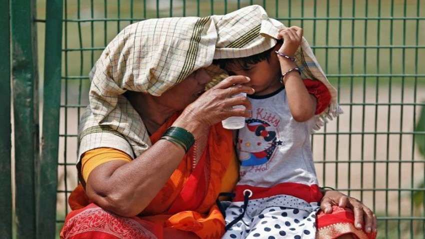 भारत के कई राज्यों में भीषण गर्मी से हाहाकार, 30 से ज्यादा लोगों की मौत भारत के कई राज्यों में भीषण गर्मी से हाहाकार, 30 से ज्यादा लोगों की मौत