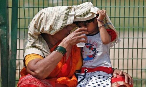 भारत के कई राज्यों में भीषण गर्मी से हाहाकार, 30 से ज्यादा लोगों की मौत भारत के कई राज्यों में भीषण गर्मी से हाहाकार, 30 से ज्यादा लोगों की मौत