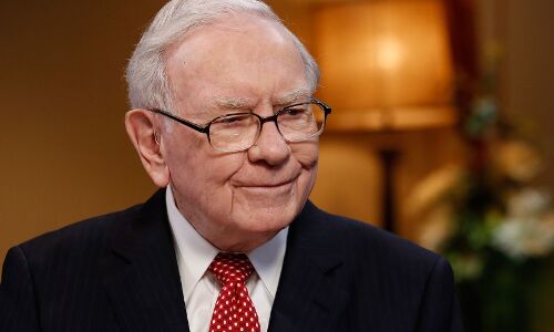 वॉरेन बफेट के साथ लंच करने को शख्स ने दिए 32 करोड़ रुपये