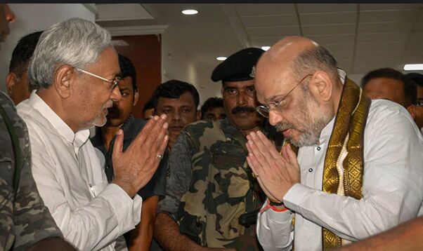 इधर नीतीश ने दिया जबाब और उधर आया गिरिराज को अमित शाह का ये फोन! इधर नीतीश ने दिया जबाब और उधर आया गिरिराज को अमित शाह का ये फोन!