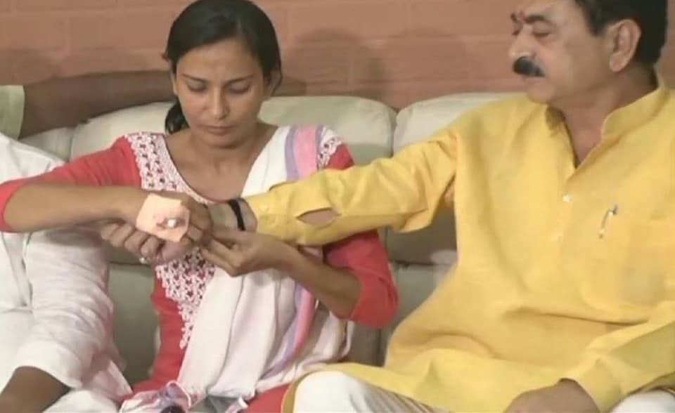 ये तस्वीर मुझे ग़ुस्से और घृणा से भर दे रही है, क्यों कही ये एक महिला प्रोफेसर ने बात? ये तस्वीर मुझे ग़ुस्से और घृणा से भर दे रही है, क्यों कही ये एक महिला प्रोफेसर ने बात?