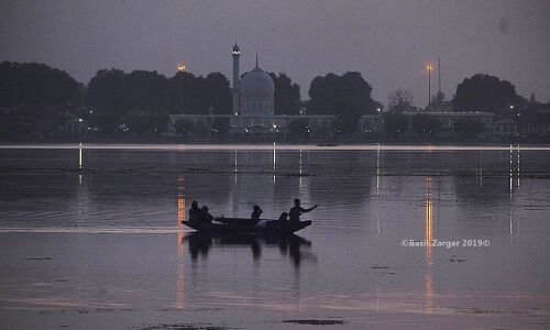 चाँद दिखा भारत में कल मनेगी ईद चाँद दिखा भारत में कल मनेगी ईद