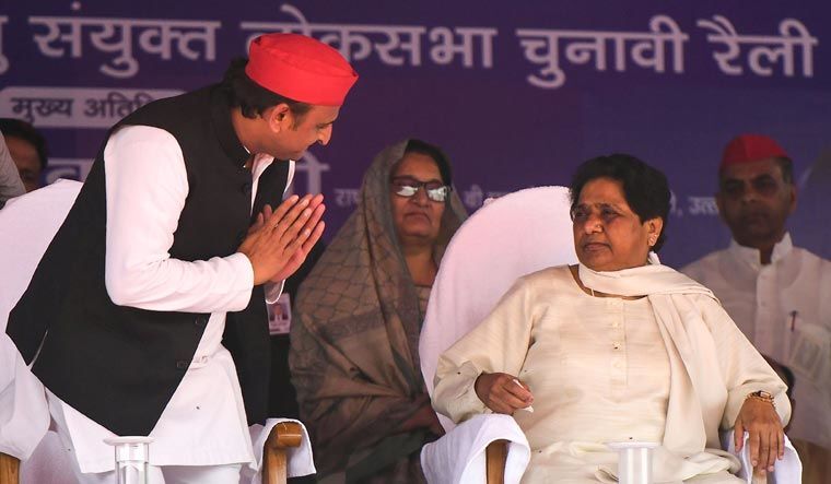 यूपी में राज्यसभा चुनाव में बुआ भतीजे में जंग, BSP ने की निर्दलीय उम्मीदवार के नामांकन रद्द की मांग उधर बसपा के छह विधायक सपा में शामिल