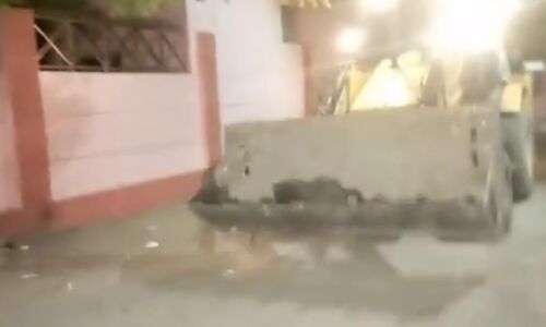 फिरोजाबाद शहर में नाले में मिली महिला की लाश फिरोजाबाद शहर में नाले में मिली महिला की लाश