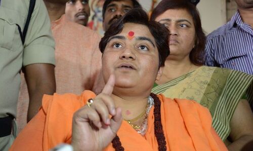 नौकरी के लालच में महिला ने किया खुद को समर्पित, रेप पीड़िता पर BJP सांसद प्रज्ञा ठाकुर ने उठाए सवाल नौकरी के लालच में महिला ने किया खुद को समर्पित, रेप पीड़िता पर BJP सांसद प्रज्ञा ठाकुर ने उठाए सवाल