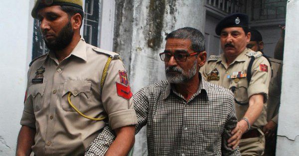 कठुआ : 8 साल की बच्ची के साथ रेप-हत्या केस में 6 दोषी करार, एक आरोपी बरी कठुआ : 8 साल की बच्ची के साथ रेप-हत्या केस में 6 दोषी करार, एक आरोपी बरी