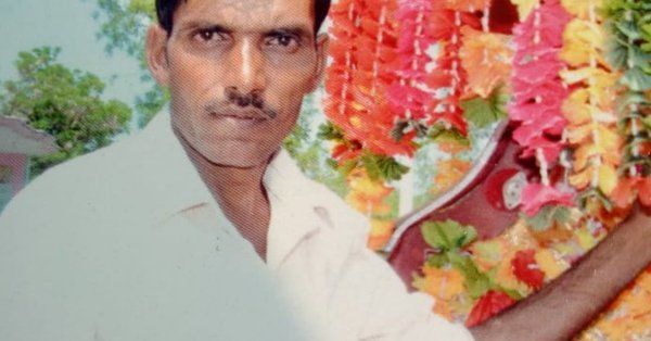 मुरादाबाद में दर्जी पिता ने अपने ही मासूम कैंची से काट डाले मुरादाबाद में दर्जी पिता ने अपने ही मासूम कैंची से काट डाले