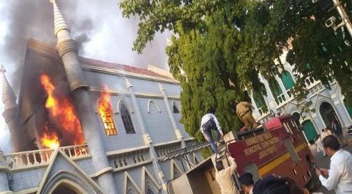 मध्यप्रदेश हाईकोर्ट में लगी आग, फायर ब्रिगेड की गाड़ियां मौके पर मौजूद