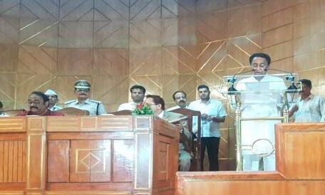 Madhya Pradesh: विधानसभा अध्यक्ष ने कमलनाथ को पद एवं गोपनीयता की शपथ दिलाई
