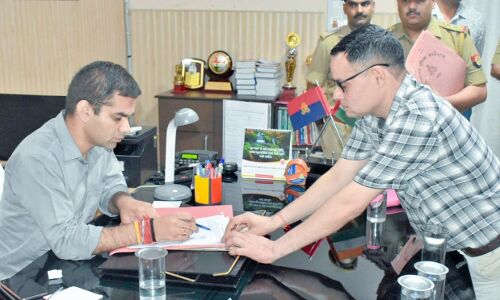 रामपुर: नवागन्तुक पुलिस अधीक्षक डॉ अजय पाल शर्मा ने किया पदभार ग्रहण, और बोले अपराध और अपराधी किसी भी कीमत पर नहीं है बर्दाश्त