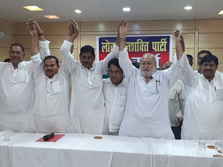 बिहार में रामविलास पासवान की पार्टी टूटी बिहार में रामविलास पासवान की पार्टी टूटी