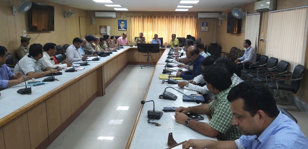 नोएडा डीएम एसएसपी ने ली सीएम के कार्यक्रम को लेकर अधिकारीयों की मीटिंग