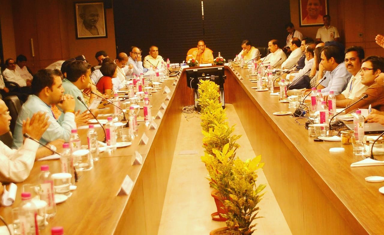 लाखों फ़्लेट बॉयर्स की समस्याओं को नेफोमा अध्यक्ष अन्नू खान ने यूपी के सीएम योगी आदित्यनाथ के सामने रखा लाखों फ़्लेट बॉयर्स की समस्याओं को नेफोमा अध्यक्ष अन्नू खान ने यूपी के सीएम योगी आदित्यनाथ के सामने रखा