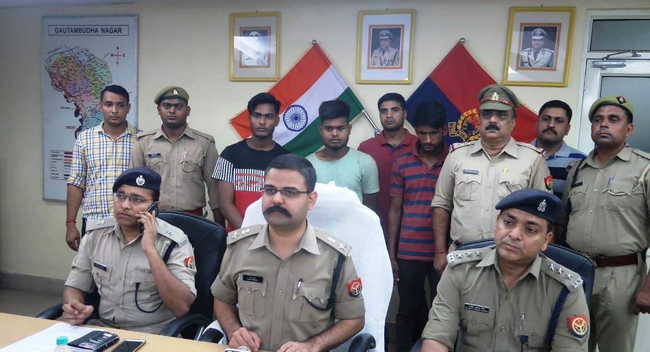 नोएडा पुलिस ने ओला/उबर कैब बुक कराकर लूट करने वाले अन्तर्राज्यीय वाहन लुटेरे गैंग का किया पर्दाफाश