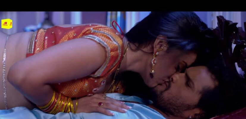 आग लगे ना राजा BHOJPURI GANA: अक्षरा सिंह के साथ खेसारी लाल का देखिये ये रोमांस, वीडियो वायरल आग लगे ना राजा BHOJPURI GANA: अक्षरा सिंह के साथ खेसारी लाल का देखिये ये रोमांस, वीडियो वायरल