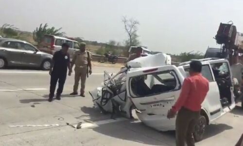 मथुरा में एक्सप्रेस पर हादसा, छह लोंगों की दर्दनाक मौत मथुरा में एक्सप्रेस पर हादसा, छह लोंगों की दर्दनाक मौत