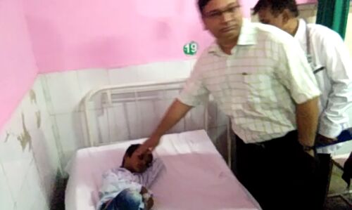 मुजफ्फरपुर हादसे के बाद प्रमुख सचिव का शामली जिला अस्पताल मैं औचक निरीक्षण