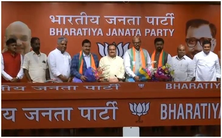 चंद्रबाबू नायडू को बड़ा झटका, तेलगुदेशम पार्टी के 4 राज्य सभा सांसद बीजेपी में हुए शामिल चंद्रबाबू नायडू को बड़ा झटका, तेलगुदेशम पार्टी के 4 राज्य सभा सांसद बीजेपी में हुए शामिल