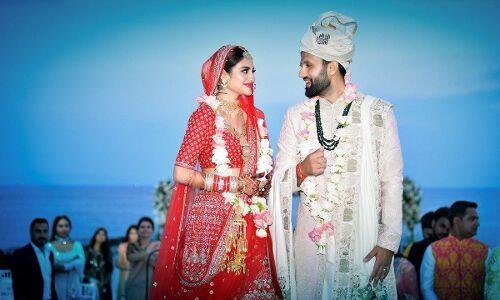 दुल्हन बनीं TMC सांसद और एक्ट्रेस नुसरत जहां, देखें शादी की खूबसूरत तस्वीरें