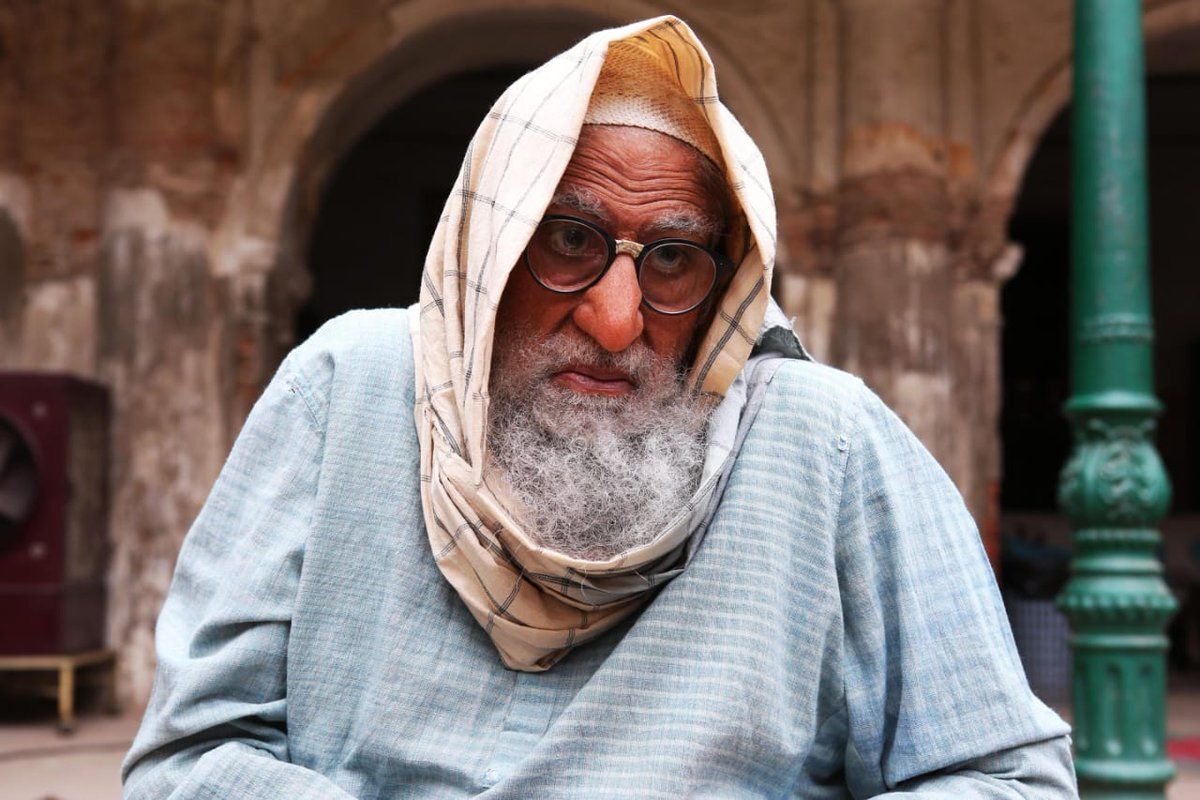 #GulaboSitabo फर्स्ट लुक : खड़ूस बूढ़े के किरदार में नजर आ रहे अमिताभ बच्चन