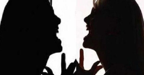 एक सिपाही के लिए दो महिला कांस्टेबल के बीच चले लाठी-डंडे, मौके से भागा प्रेमी सिपाही एक सिपाही के लिए दो महिला कांस्टेबल के बीच चले लाठी-डंडे, मौके से भागा प्रेमी सिपाही