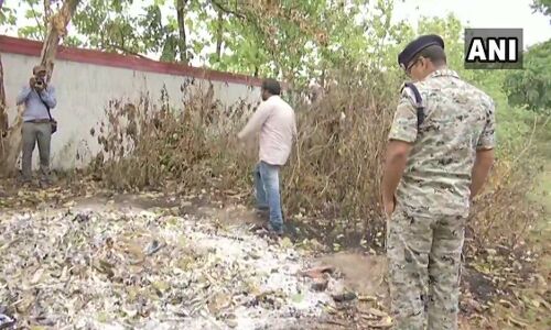 मुजफ्फरपुर: SKMCH के पीछे 100 मानव कंकाल मिलने से बिहार सरकार में मचा हड़कंप! जांच के आदेश मुजफ्फरपुर: SKMCH के पीछे 100 मानव कंकाल मिलने से बिहार सरकार में मचा हड़कंप! जांच के आदेश